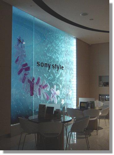 SONY漢神巨蛋旗艦店清涼感玻璃水幕消除南台灣酷暑